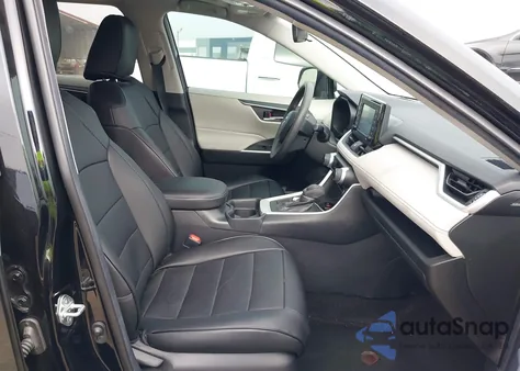 2021 Toyota Rav4 Xle z USA, uszkodzony, nr VIN 2T3W1RFV8MC094033